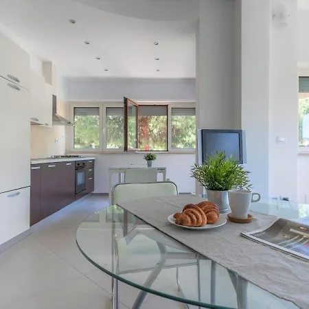 Beautiful Apartment In Giulianova Next To The Sea Appartement *
